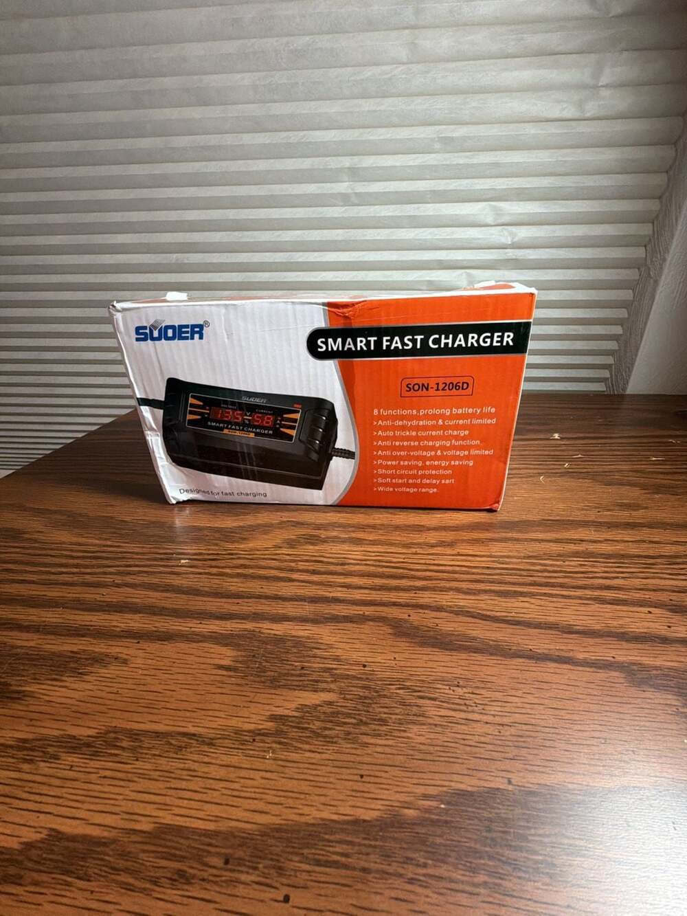 Suoer SON-1206D Smart Fast Car Battery Charger